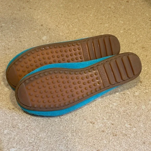 Minnetonka Turquoise Moccasins with Beaded Design - Picture 2 of 4